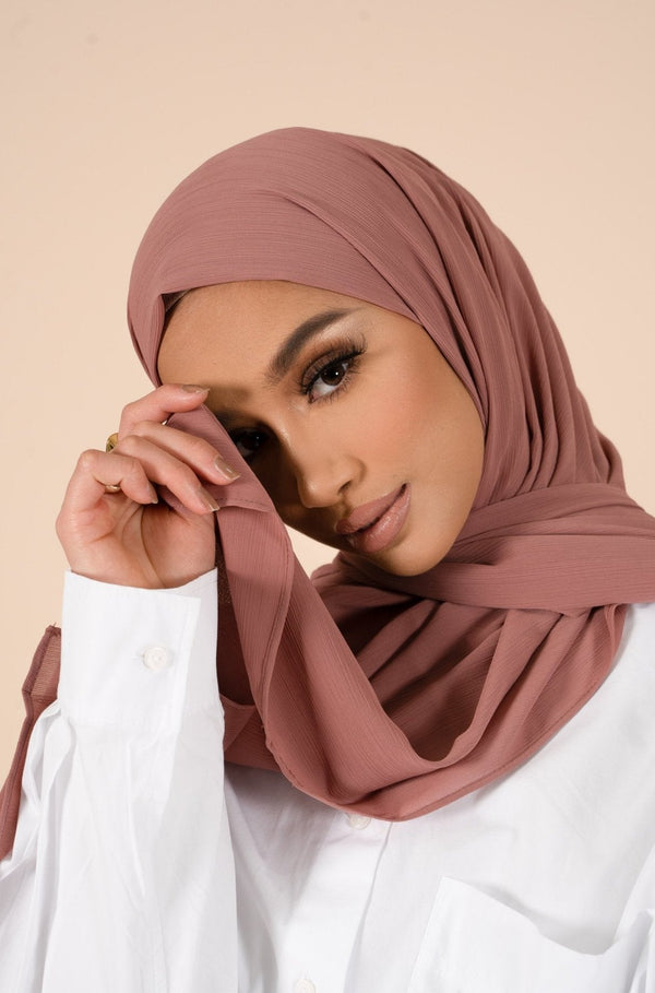 Comment styliser votre hijab avec une robe