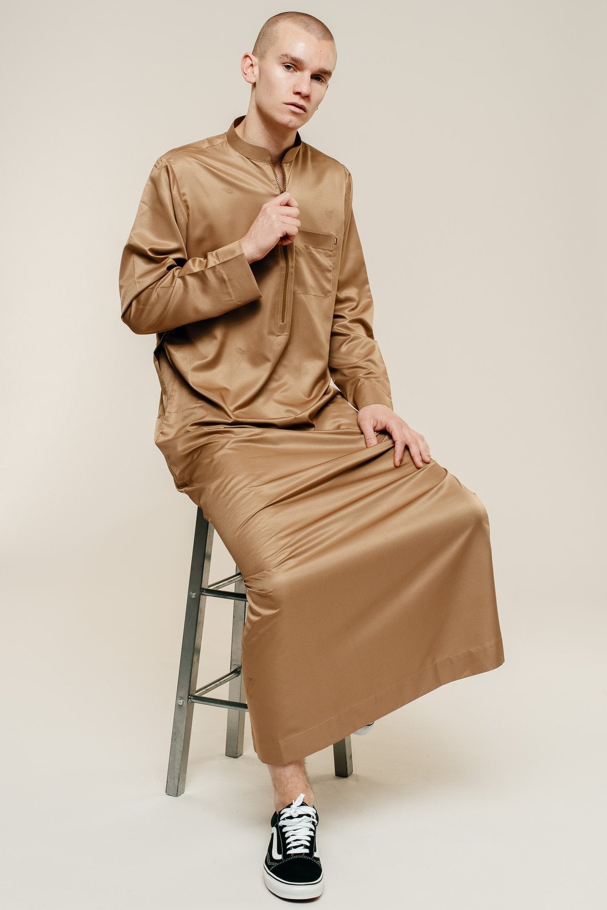 How To Wear an Arab Thawb The Right Way - CAVE