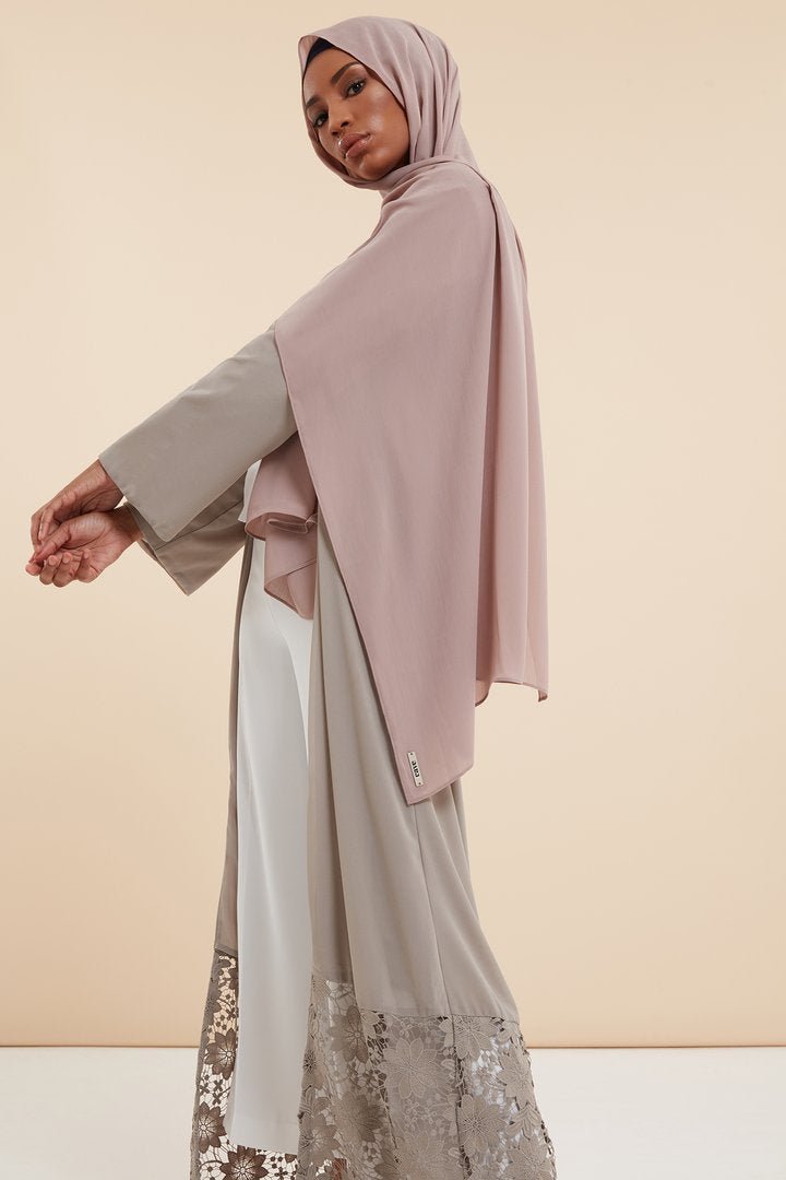 Quick Guide: Modest Prom Dresses