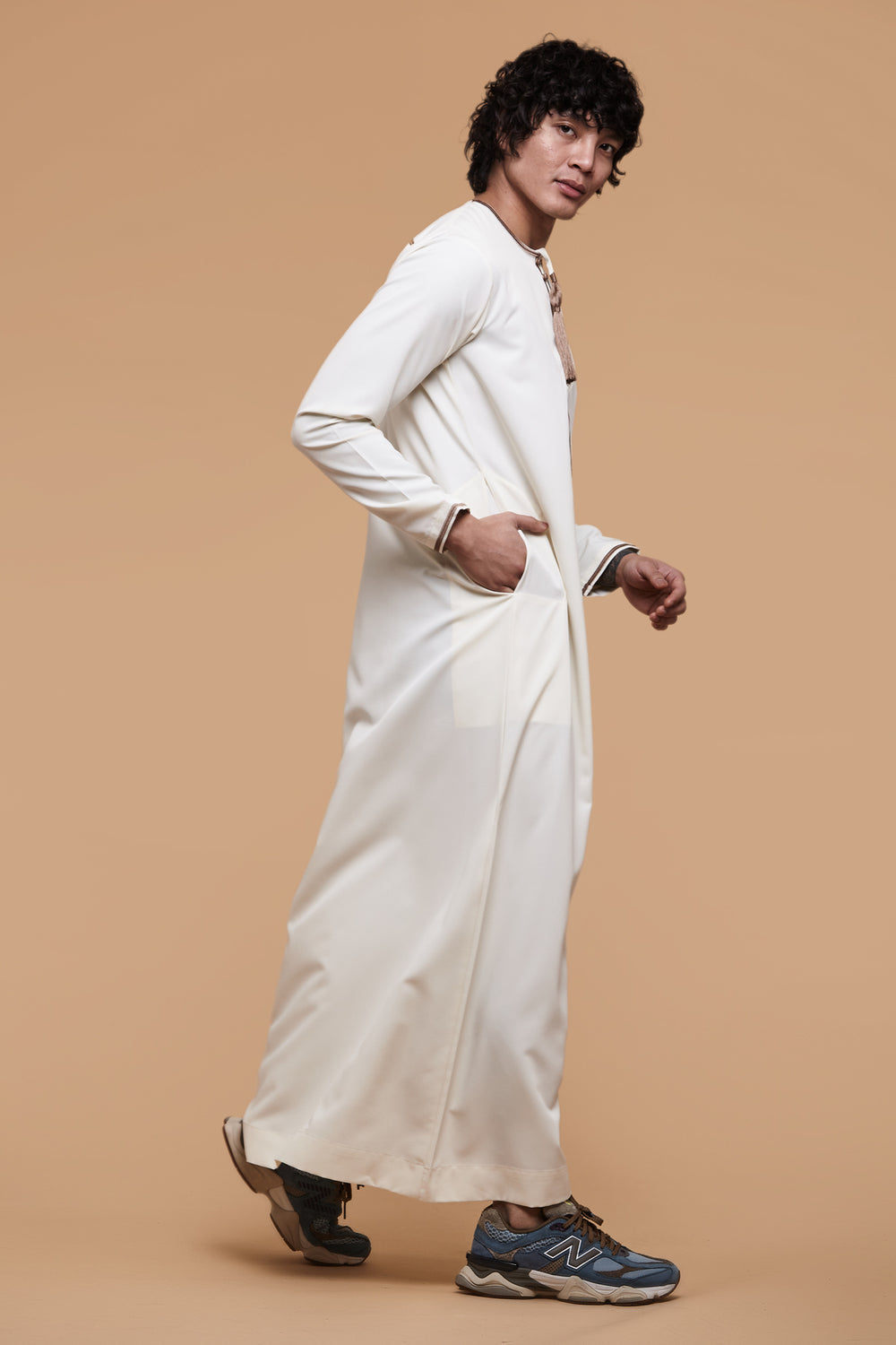 Eggshell Cream & Caramel Brown Omani Thobe - CAVE