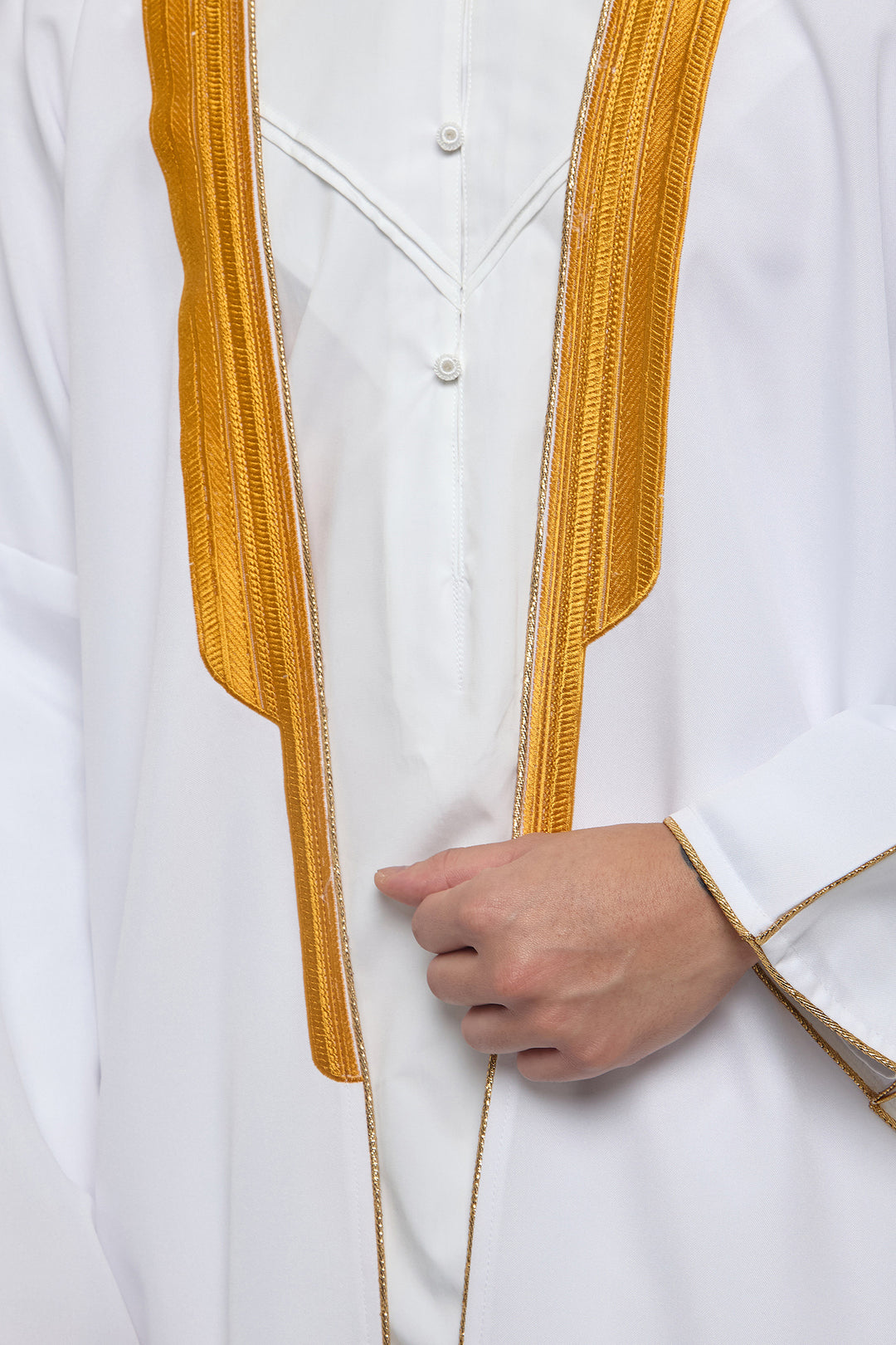 White & Gold Heavy Kuwaiti Bisht - CAVE