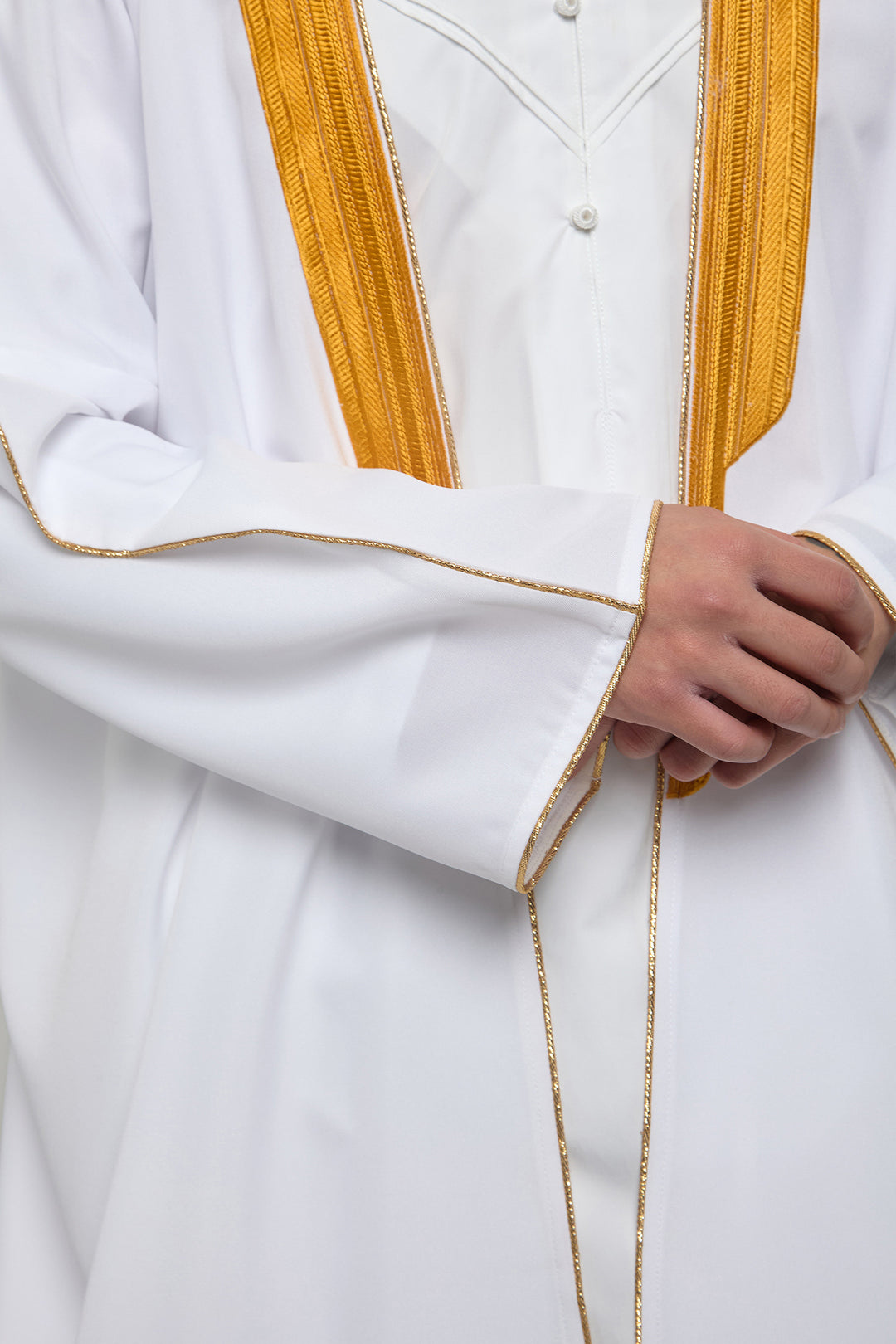 White & Gold Heavy Kuwaiti Bisht - CAVE
