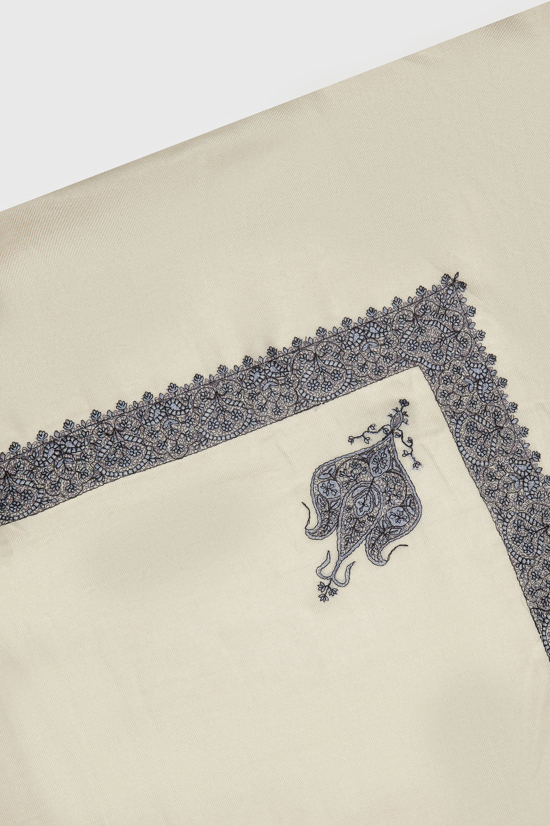 Ivory Bone & Dark Taupe Yemeni Shemagh - CAVE