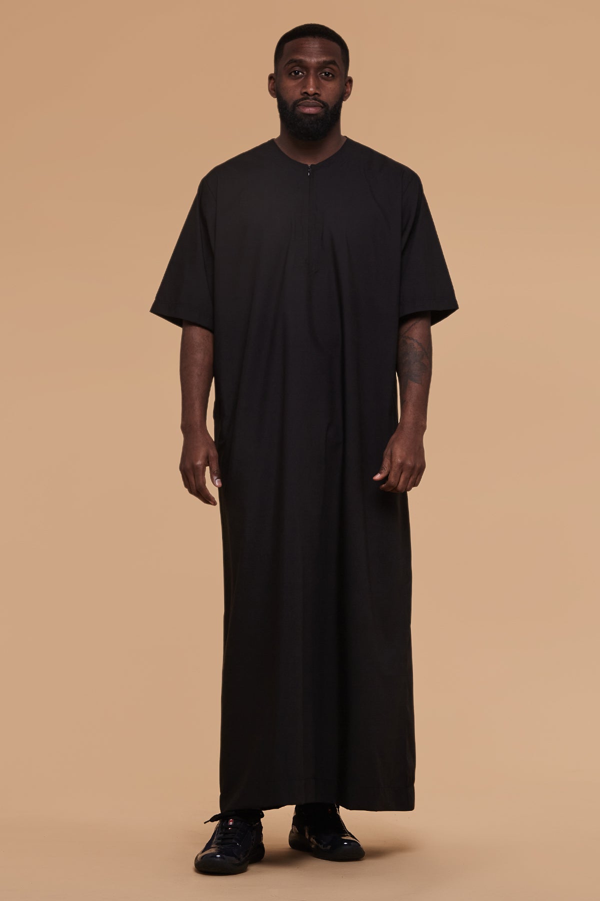 Jet Black Short Sleeve Moroccan Thobe – CAVE