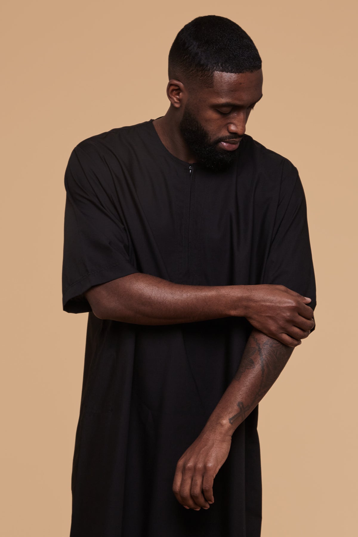 Jet Black Short Sleeve Moroccan Thobe – CAVE