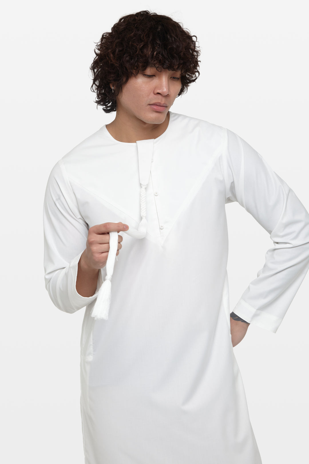 Off White Heavy Emirati Thobe - CAVE