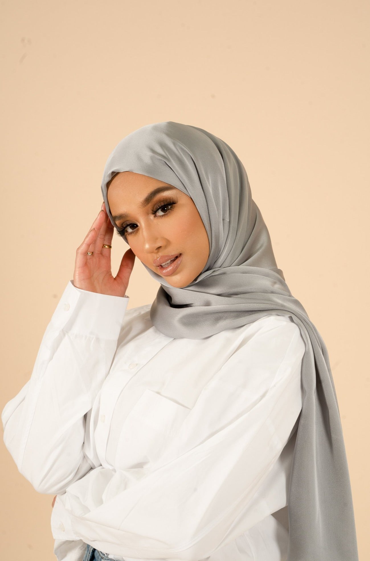 Applique argentée Hijab en satin doux