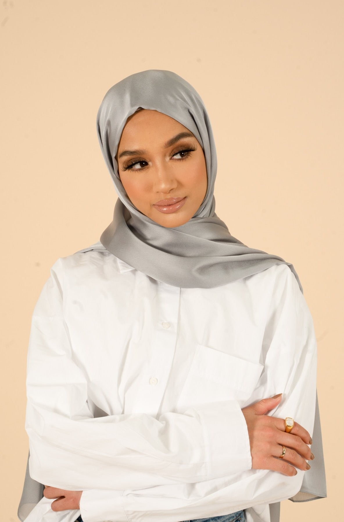 Applique argentée Hijab en satin doux